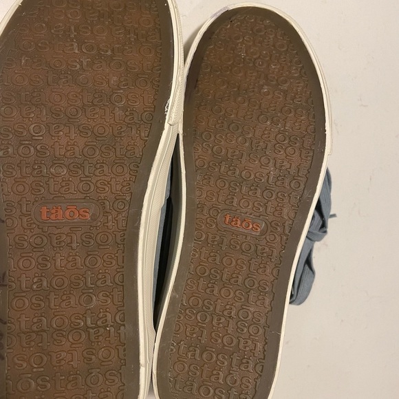 ‘Brand new Taos ‘’Casual Blue Canvas Women’s sneakers Size 7 - Picture 9 of 14